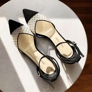 Sarah Flint Parker flat